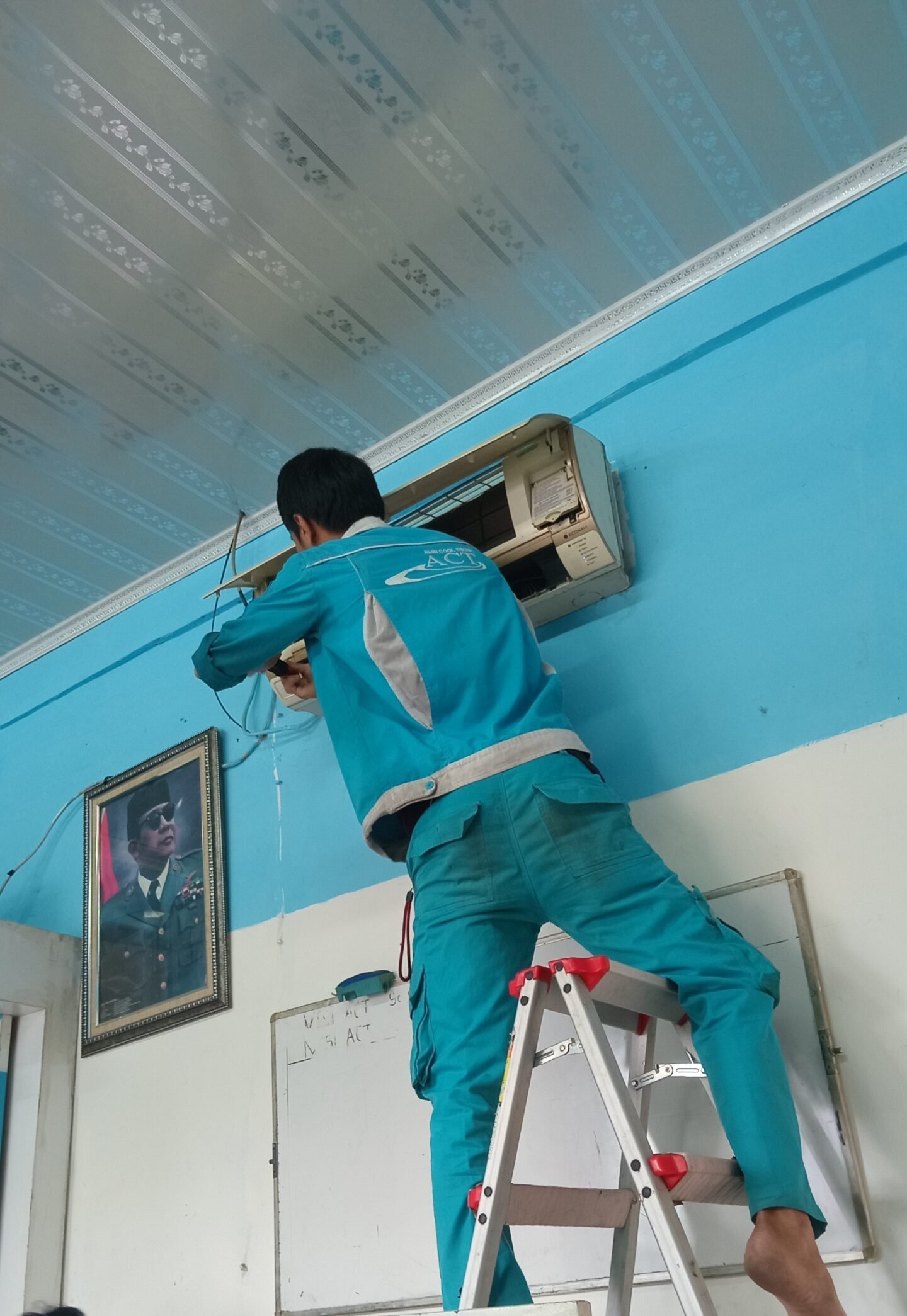 Service AC Split untuk Kantor Kecil di Bekasi - AMIN COOL TEKNIK
