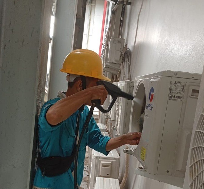 Cuci dan perawatan AC profesional di Bekasi oleh AMIN COOL TEKNIK